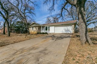 719 Koen Lane, Euless, TX 76040