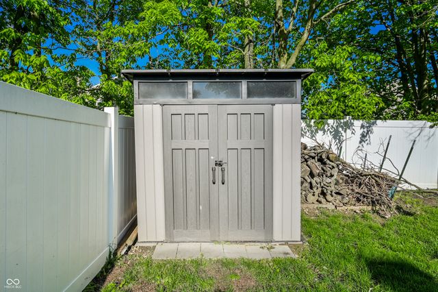 1952 Central Park Boulevard W, Greenwood, IN 46143