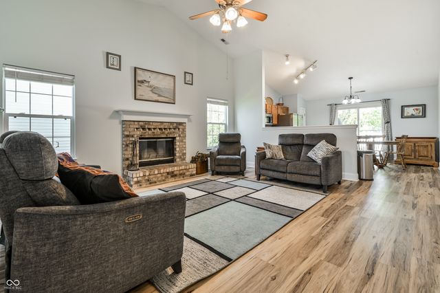 1952 Central Park Boulevard W, Greenwood, IN 46143