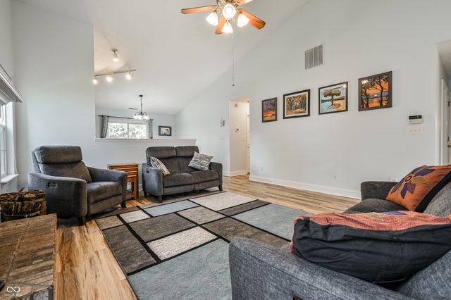 1952 Central Park Boulevard W, Greenwood, IN 46143