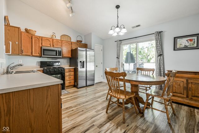 1952 Central Park Boulevard W, Greenwood, IN 46143
