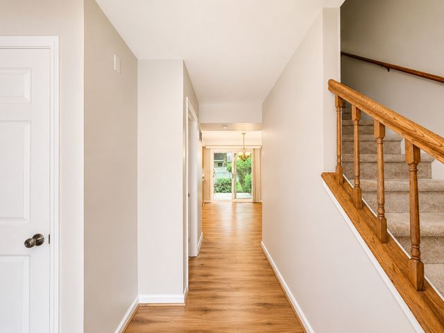209 Briarheath Lane, Naperville, IL 60565