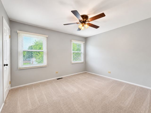 209 Briarheath Lane, Naperville, IL 60565