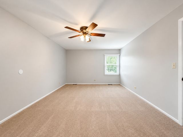209 Briarheath Lane, Naperville, IL 60565
