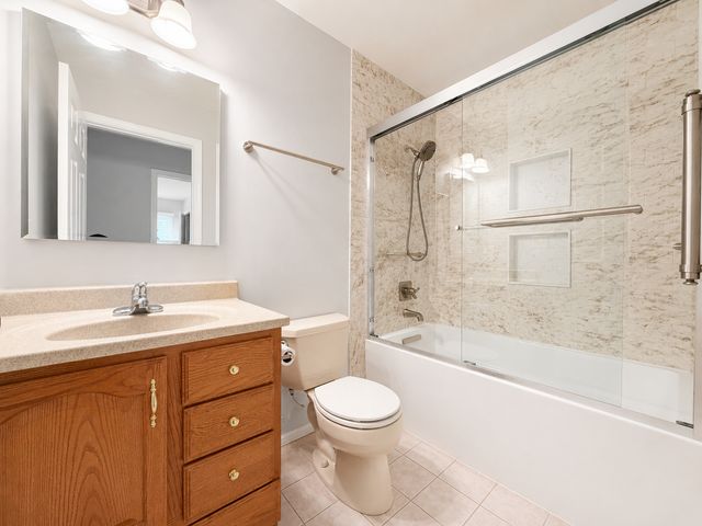 209 Briarheath Lane, Naperville, IL 60565