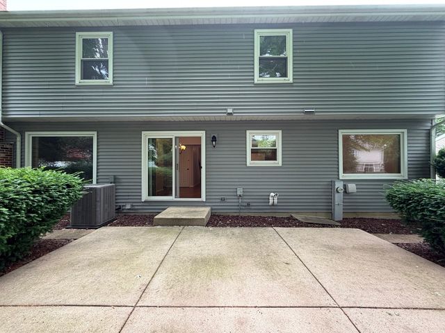 209 Briarheath Lane, Naperville, IL 60565