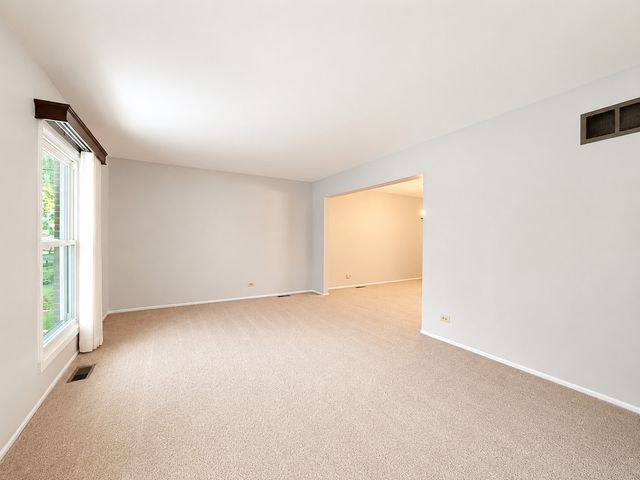 209 Briarheath Lane, Naperville, IL 60565
