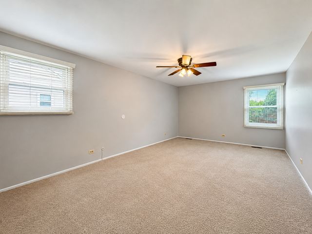 209 Briarheath Lane, Naperville, IL 60565