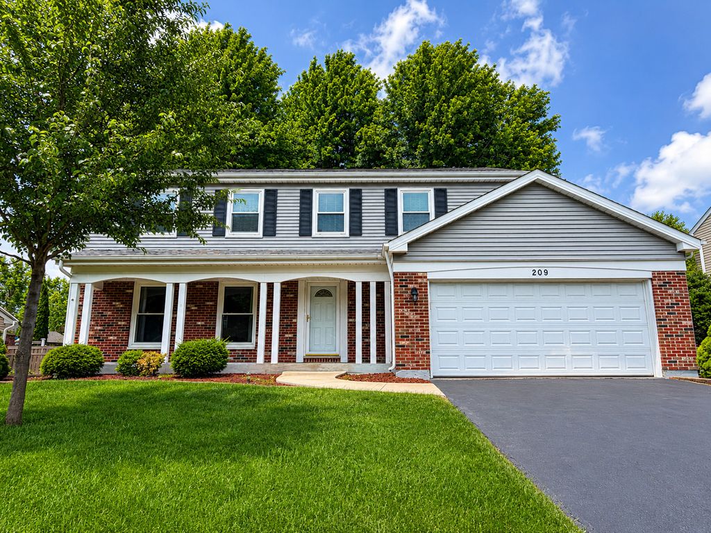 209 Briarheath Lane, Naperville, IL 60565
