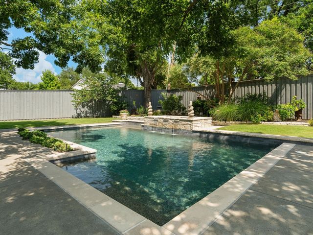 4220 Beaver Brook Place, Dallas, TX 75229