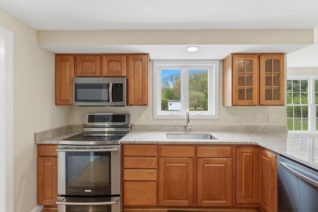 10 Wilson Drive, Uxbridge, MA 01569