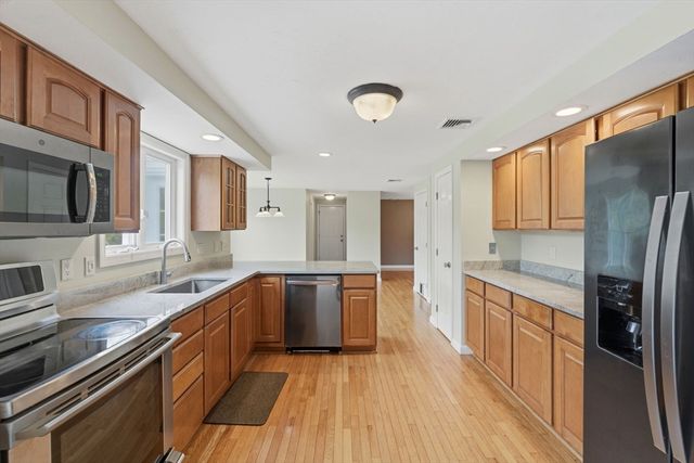 10 Wilson Drive, Uxbridge, MA 01569
