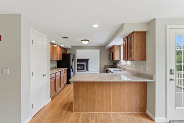 10 Wilson Drive, Uxbridge, MA 01569
