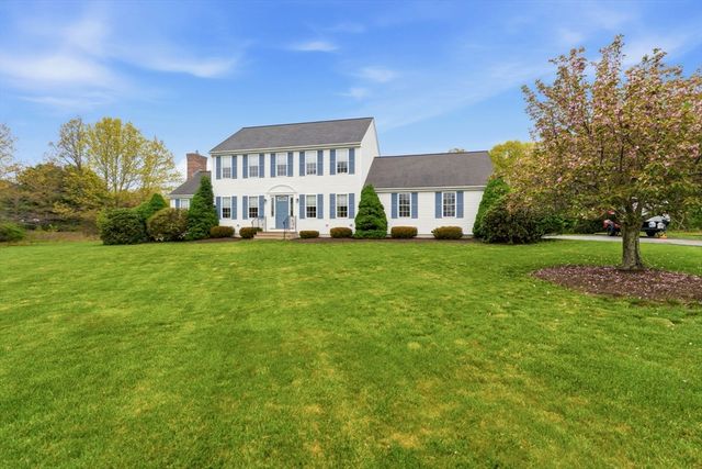 10 Wilson Drive, Uxbridge, MA 01569
