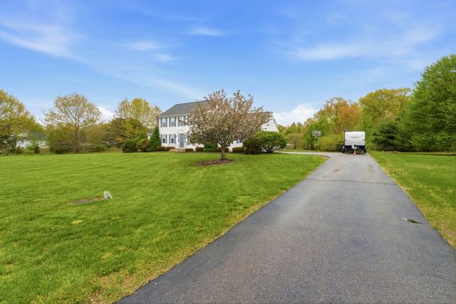 10 Wilson Drive, Uxbridge, MA 01569