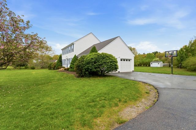 10 Wilson Drive, Uxbridge, MA 01569