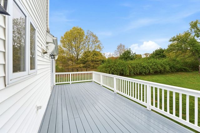 10 Wilson Drive, Uxbridge, MA 01569