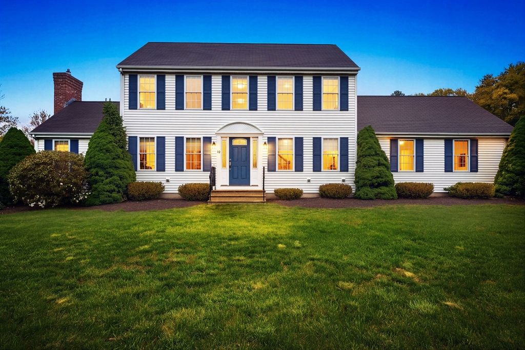 10 Wilson Drive, Uxbridge, MA 01569
