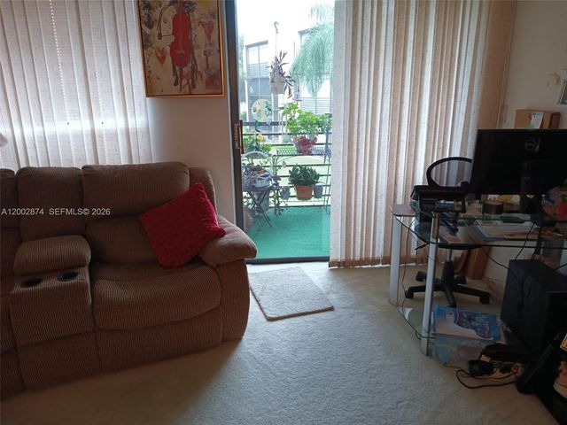 6301 N University Dr 202, Tamarac, FL 33321