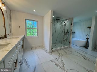 400 COUNTY LINE RD, Chalfont, PA 18914