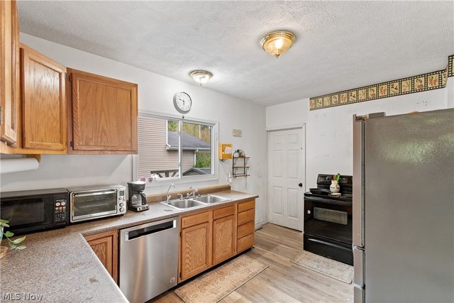 38 Walnut Court, Mogadore, OH 44260