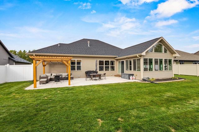 2927 GARDENIA DRIVE, Appleton, WI 54913