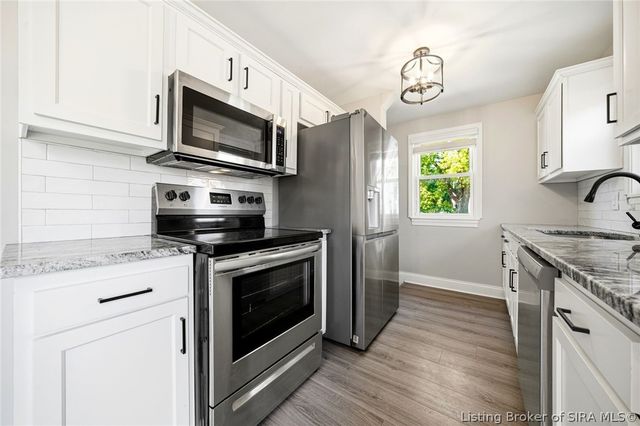 225 W Carter Avenue, Clarksville, IN 47129