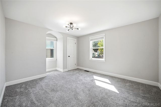 225 W Carter Avenue, Clarksville, IN 47129