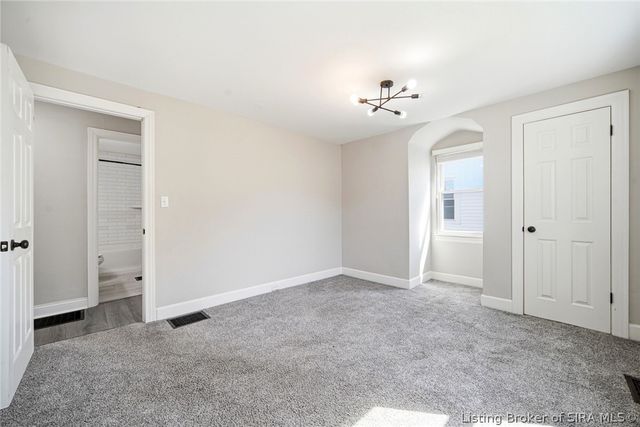 225 W Carter Avenue, Clarksville, IN 47129