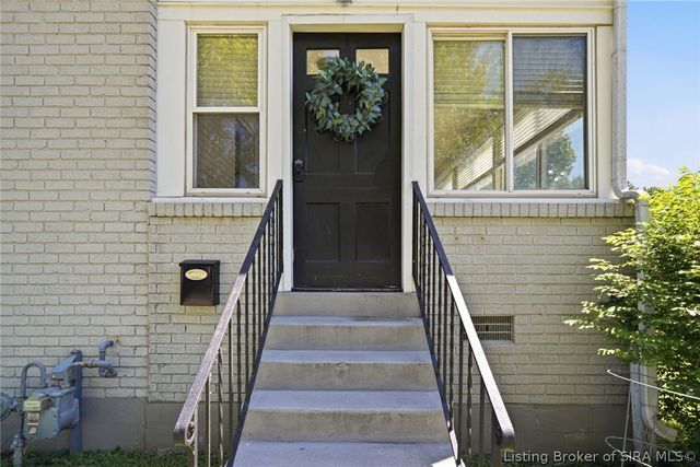 225 W Carter Avenue, Clarksville, IN 47129