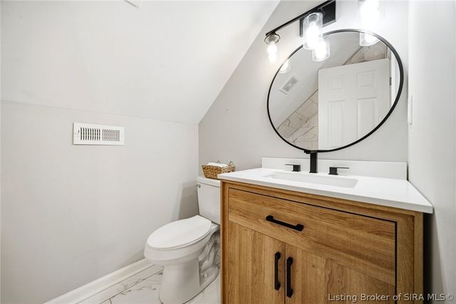 225 W Carter Avenue, Clarksville, IN 47129
