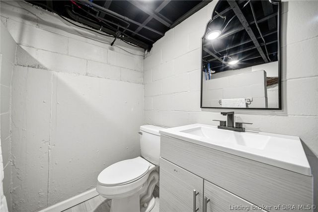 225 W Carter Avenue, Clarksville, IN 47129