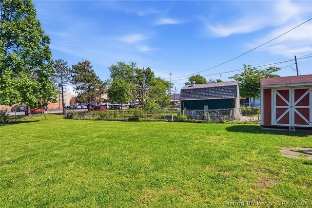 225 W Carter Avenue, Clarksville, IN 47129
