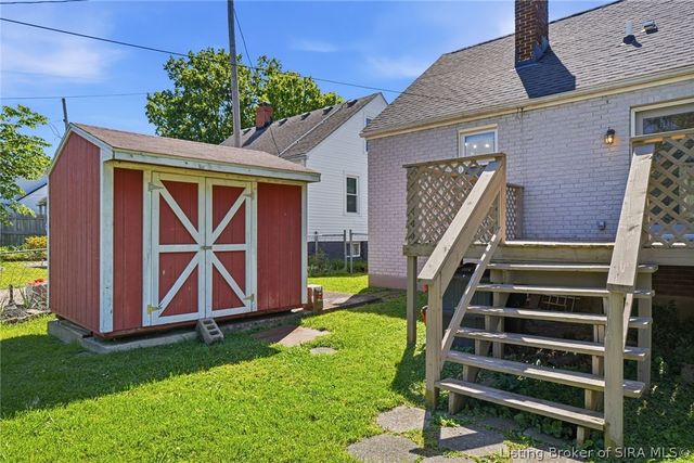 225 W Carter Avenue, Clarksville, IN 47129
