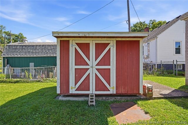 225 W Carter Avenue, Clarksville, IN 47129