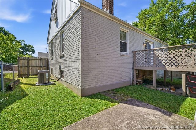 225 W Carter Avenue, Clarksville, IN 47129