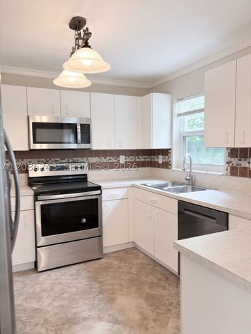 2297 NW 171st Ter, Pembroke Pines, FL 33028