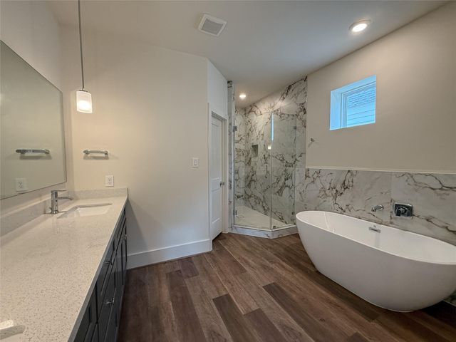 879 Rachel Street B, Houston, TX 77091