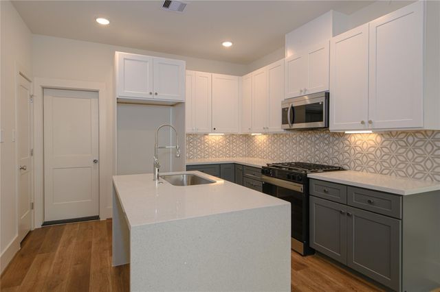 879 Rachel Street B, Houston, TX 77091