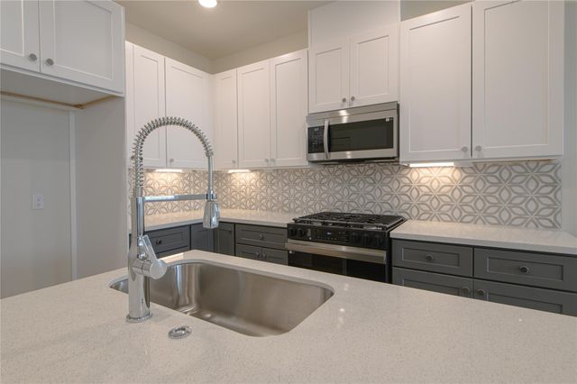 879 Rachel Street B, Houston, TX 77091