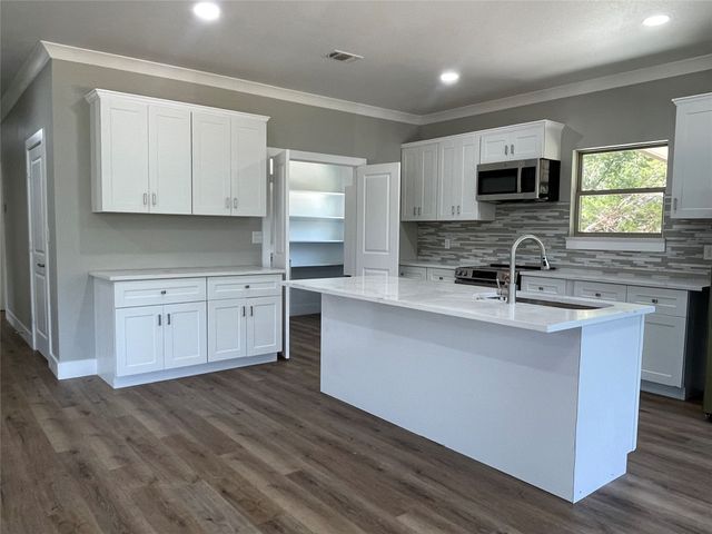 4311 Mountain Hollow Drive, Granbury, TX 76048