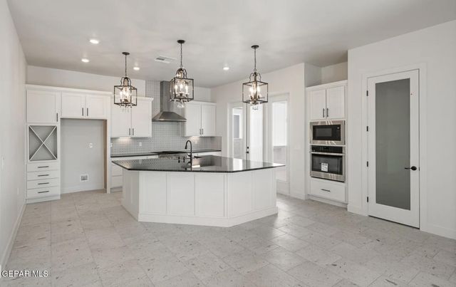 816 Fairford Place, Horizon City, TX 79928