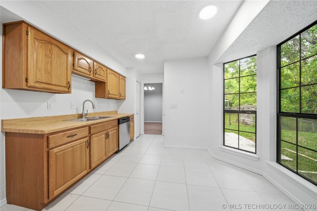 5405 S Lions Avenue, Broken Arrow, OK 74011