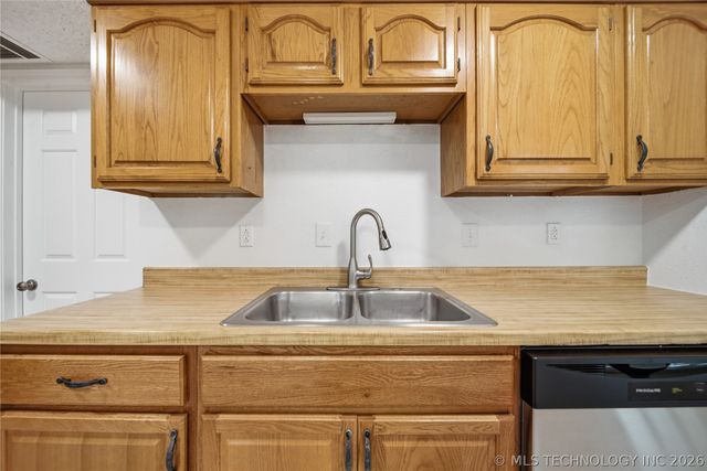 5405 S Lions Avenue, Broken Arrow, OK 74011
