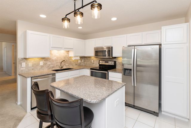 10500 Meredith Drive 3, Urbandale, IA 50322