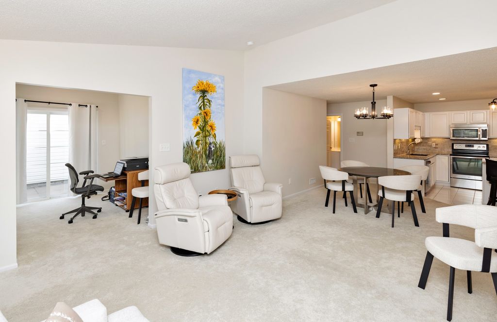10500 Meredith Drive 3, Urbandale, IA 50322