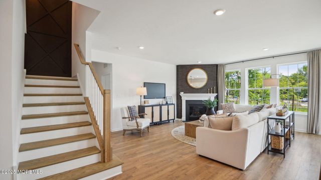 8 E Garfield Avenue, Atlantic Highlands, NJ 07716