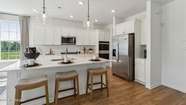 8 E Garfield Avenue, Atlantic Highlands, NJ 07716