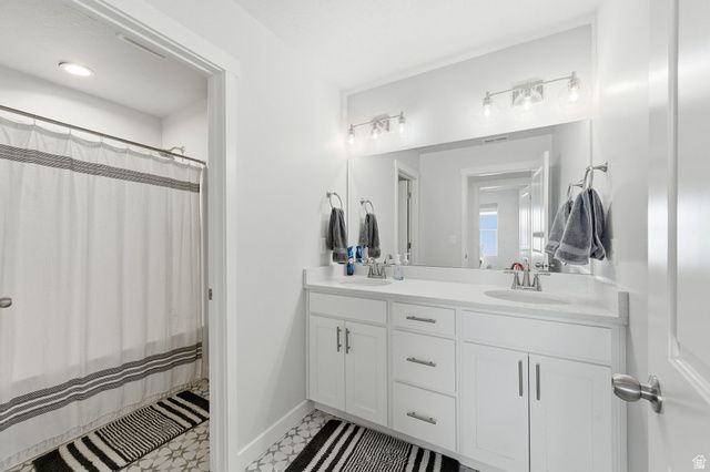 1038 S OLD TOWNE RD, Layton, UT 84041