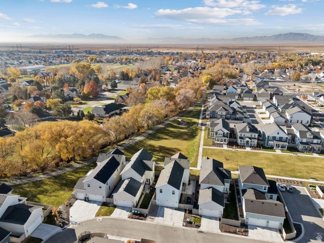 1038 S OLD TOWNE RD, Layton, UT 84041